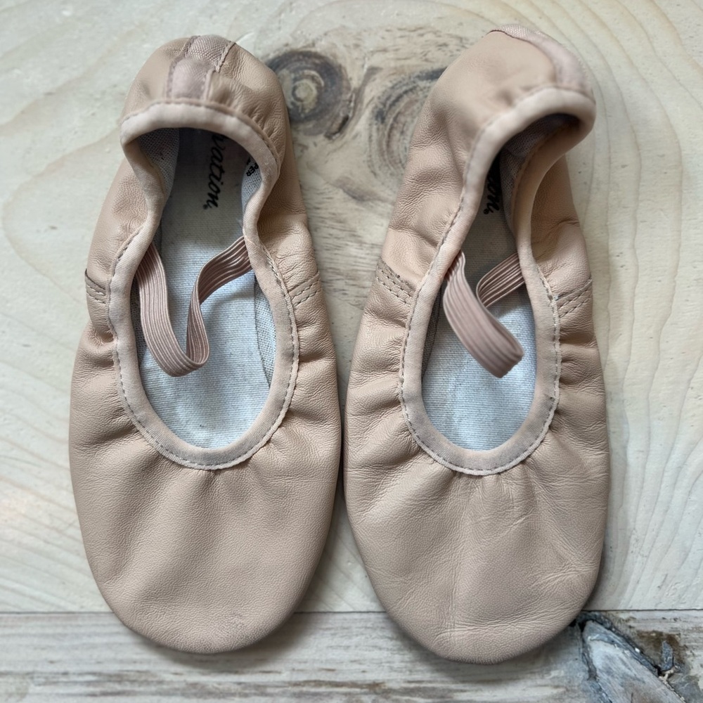 Ovation Ballet Slippers Size 1M EUC